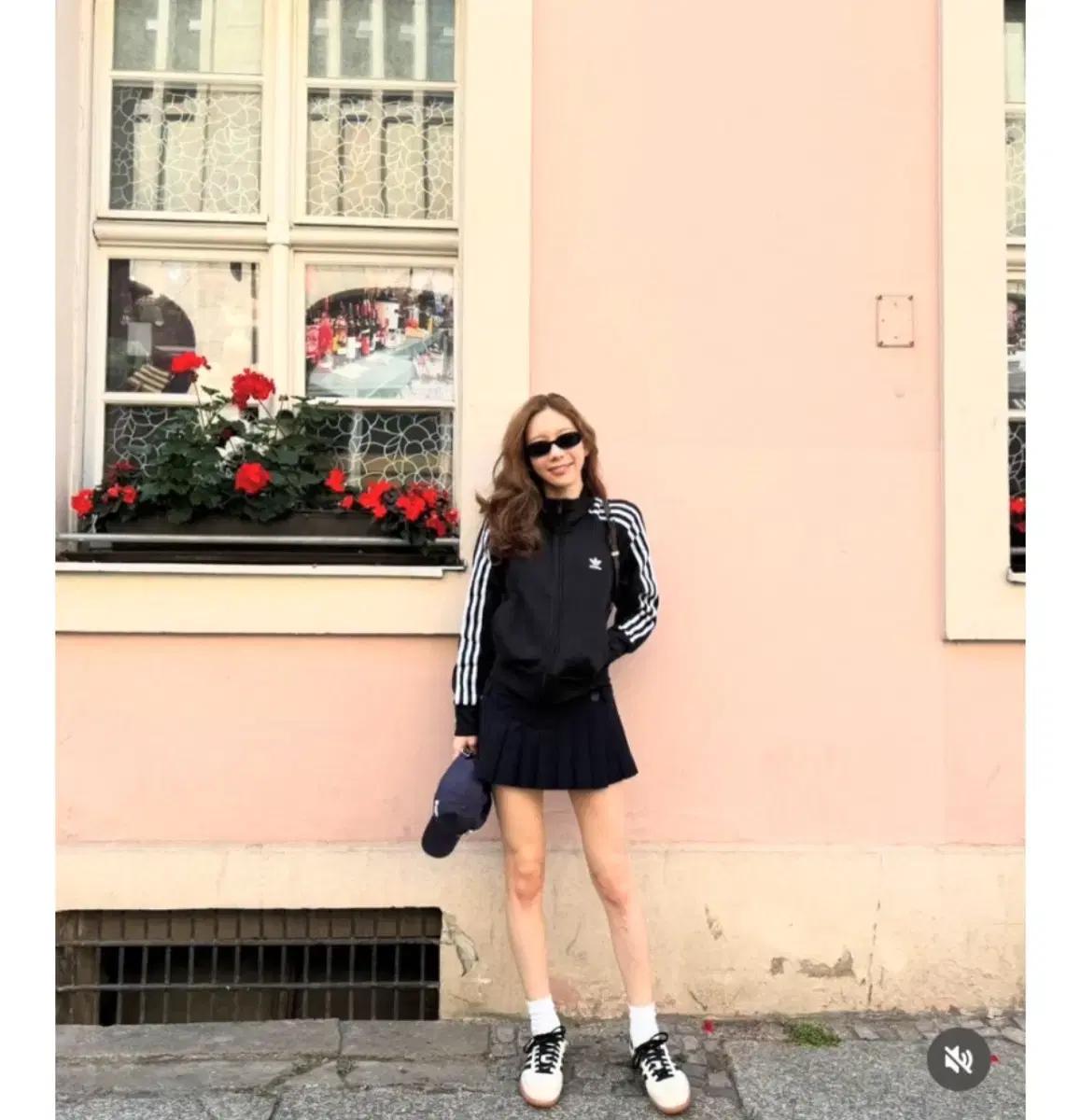 태연 아디다스 삼바 OG 크림 화이트 코어 블랙