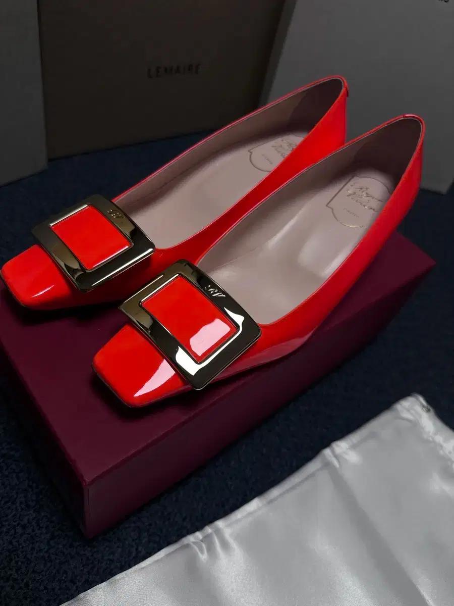 (새상품) 로저비비에 벨 비비에 펌프스 36.5 사이즈 4.5cm