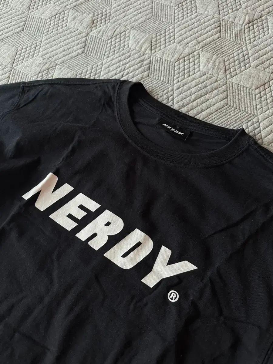 널디 블랙 반팔