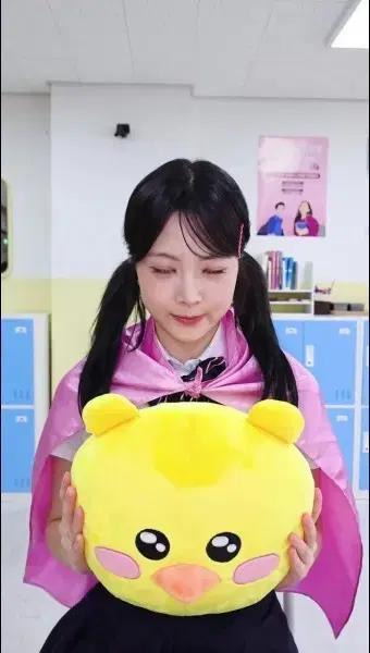 르세라핌 핌즈클럽 쿠션 삽니다
