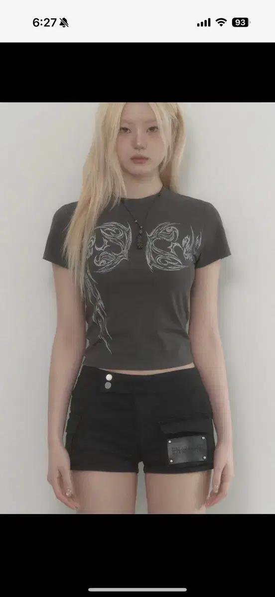 에트오소메 Angel Wing Printed Top Charcoal 반팔