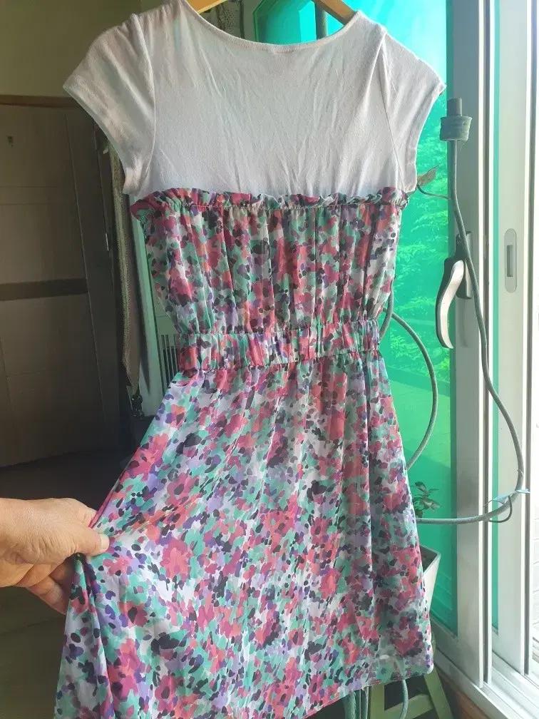 소녀풍의 귀요미 원피스 심플룩 로맨틱무드 민소매 블라우스 청바지 반바지