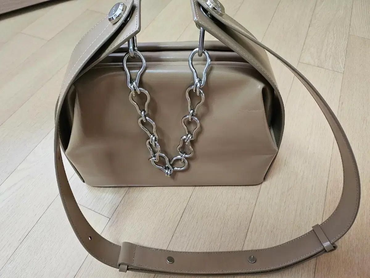 오소이 (OSOI) 가방 판매합니다.