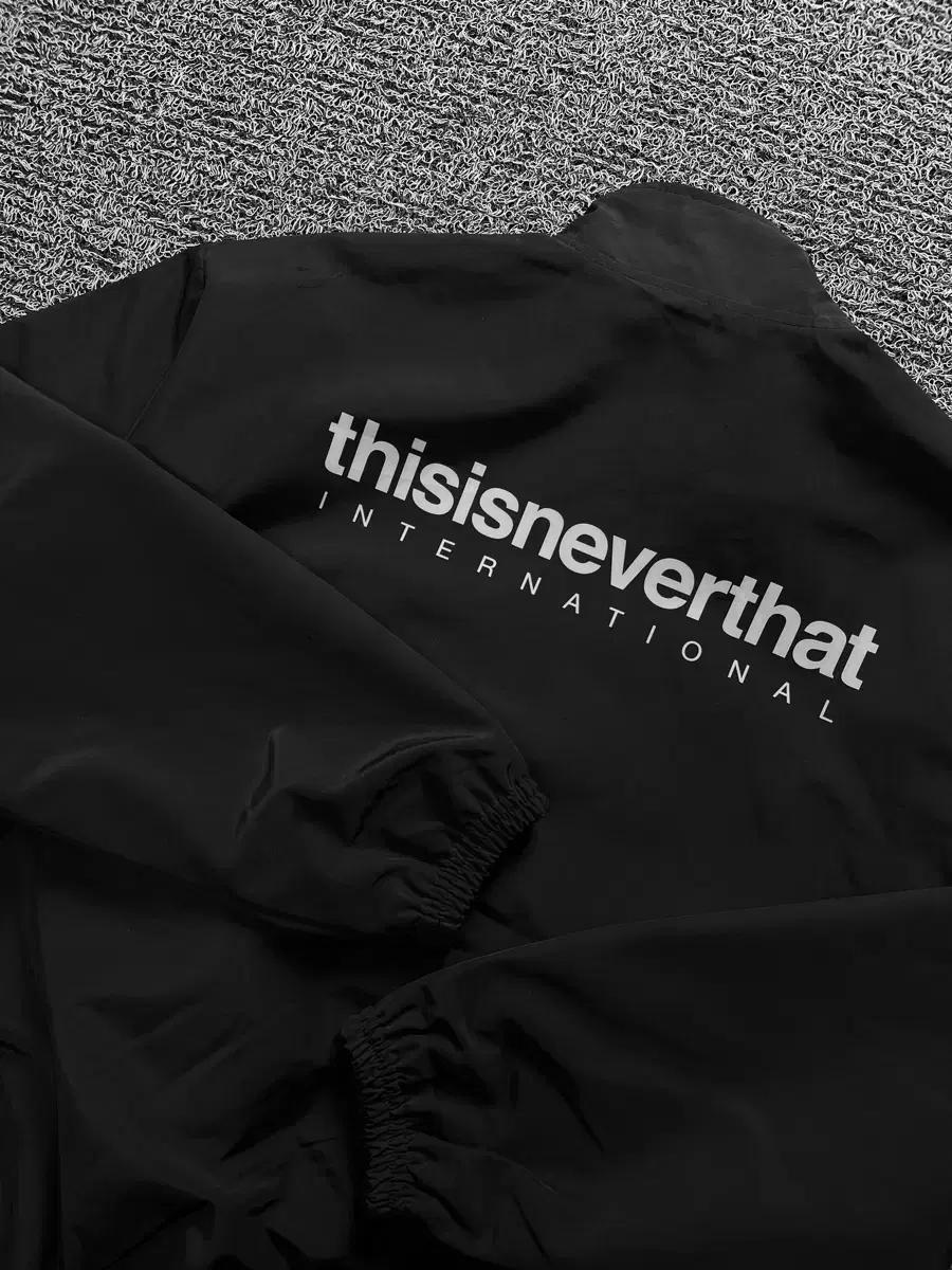 디스이즈네버댓 스펠아웃 빅로고 블랙 자켓