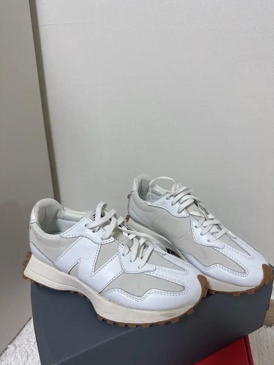 뉴발란스 327 화이트 래더 230 사이즈