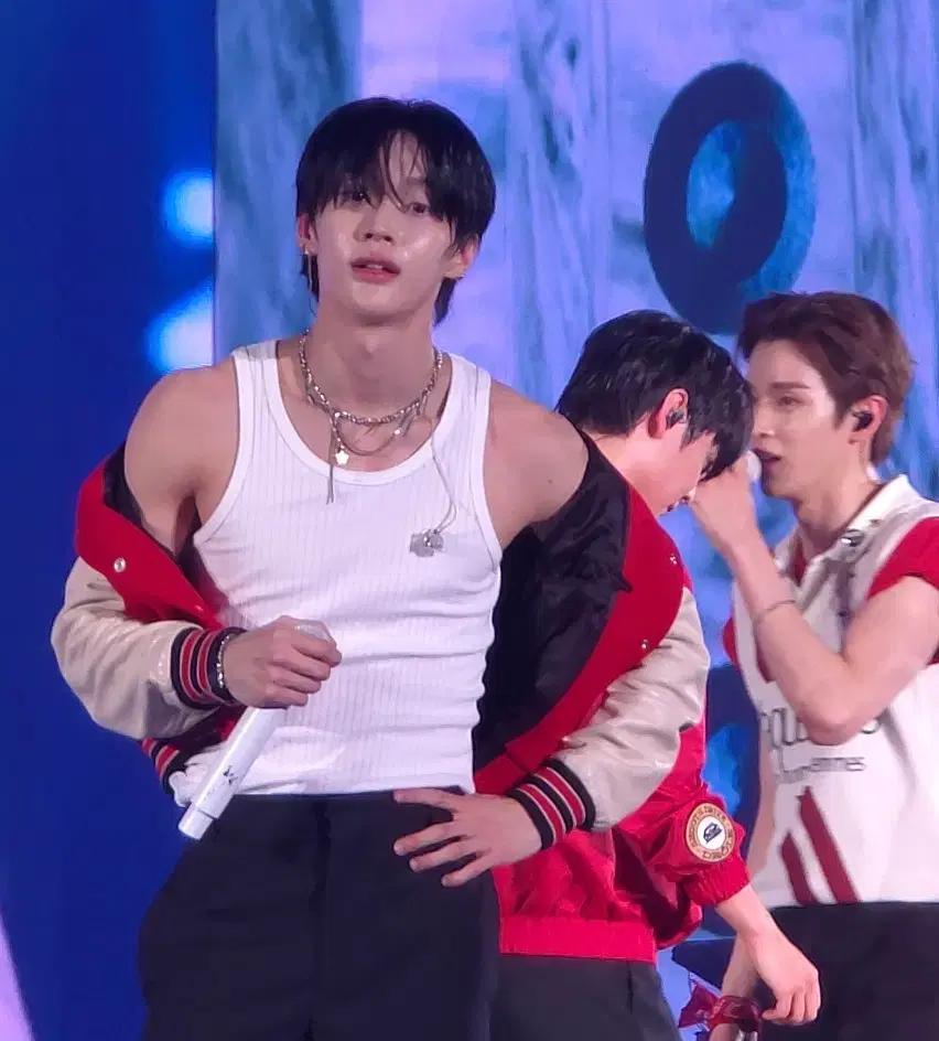 갤럭시 s24 울트라 대여 해드려요 세븐틴 투어스 엔시티 킥플립 앤팀