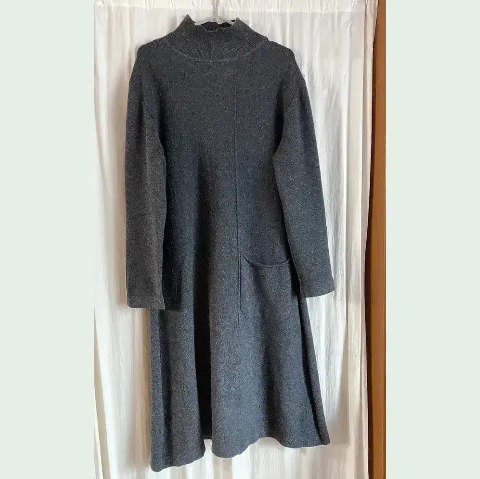 여성 긴팔 니트 그레이 회색 검은색 중년 원피스 겨울 봄 주머니 무릎아래