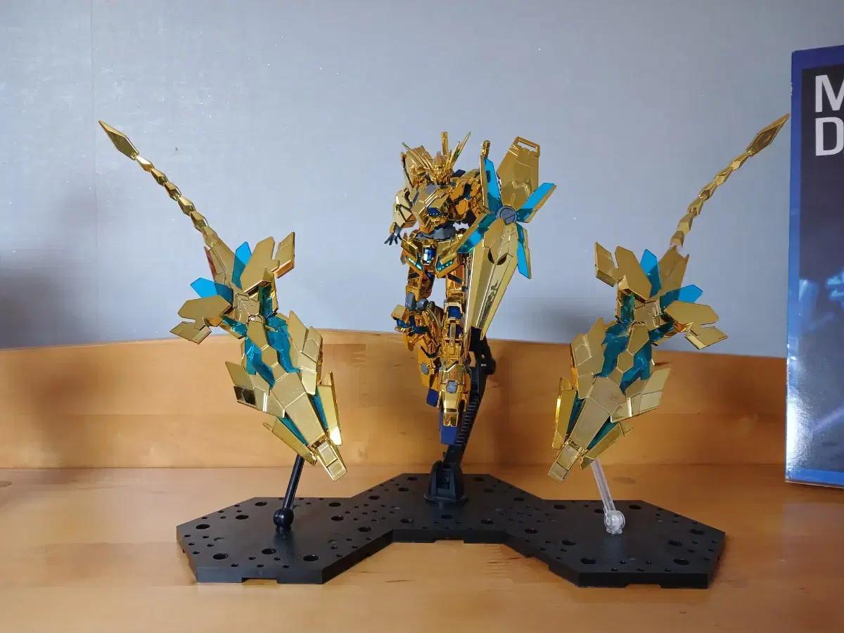 HG 유니콘 건담 페넥스 골드코팅 가조립 + 베이스