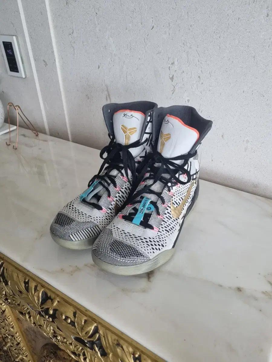 나이키 코비9 엘리트 골드 운동화 275