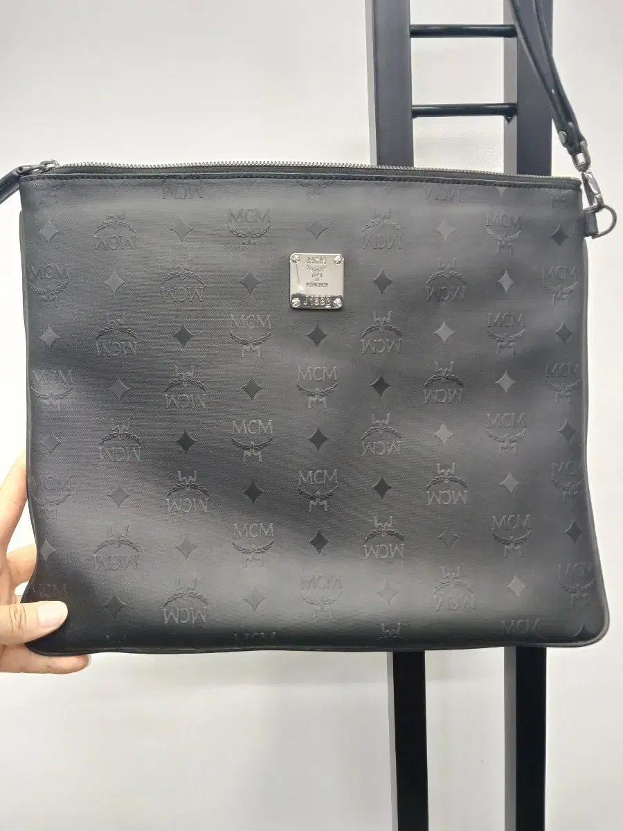 MCM 탄트리스 클러치백