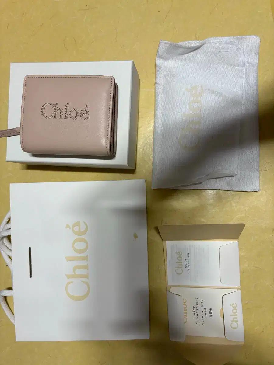 끌로에 센스 컴팩트 월렛 핑크 팝니다