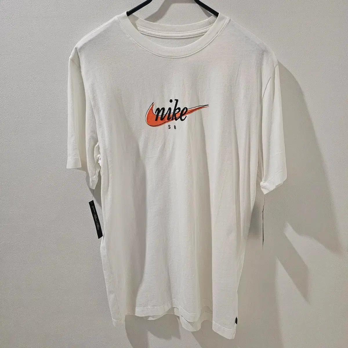 나이키SB 푸추라 빈티지 로고 티셔츠 (화이트)