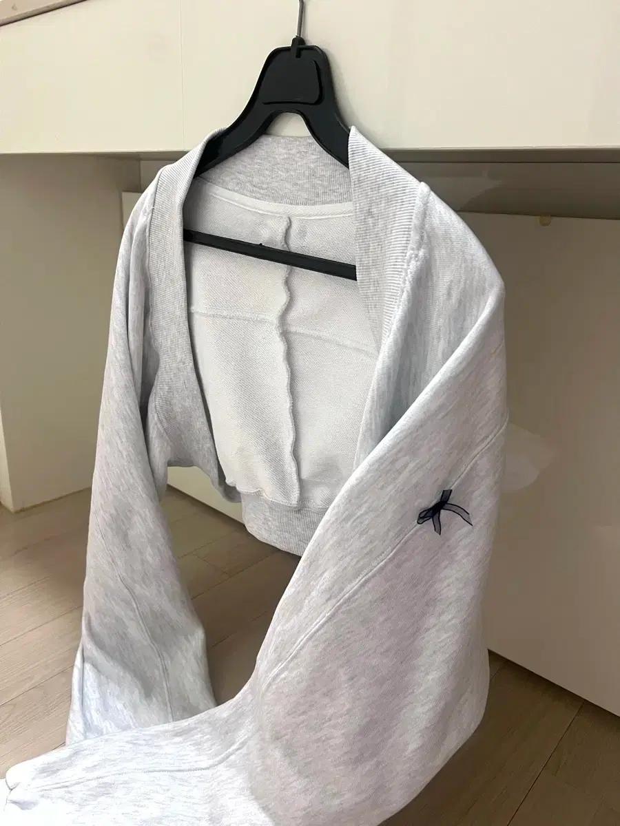 새상품) 에즈이프캘리 asif calie 리본 오픈 볼레로 크롭 가디건