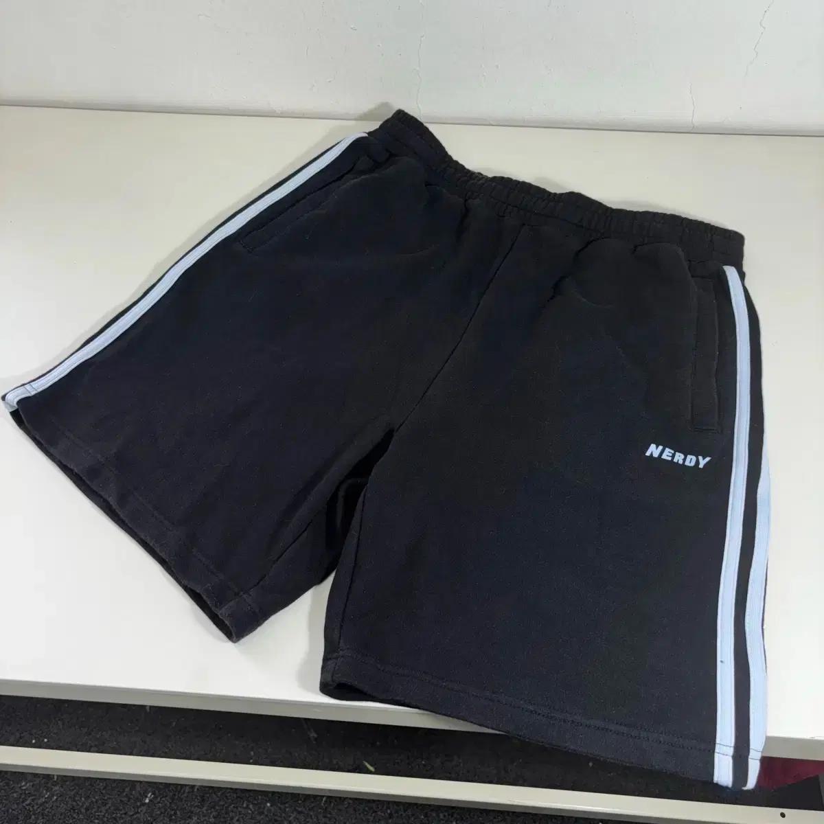 L 널디 블랙 기본로고 면 밴딩반바지