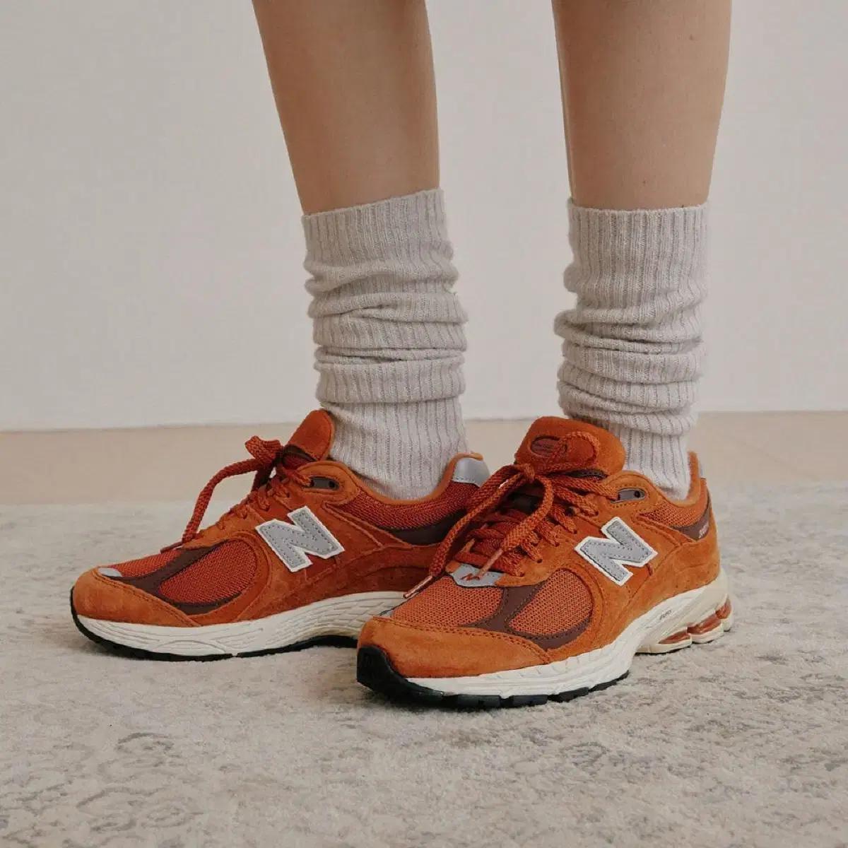 뉴발란스 2002R (220사이즈)