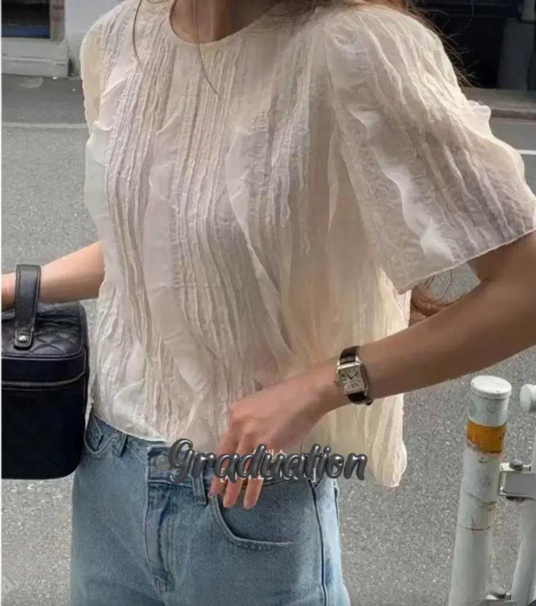 화이트반팔 퍼프쉬폰 여름셔링 프릴라운드넥 블라우스
