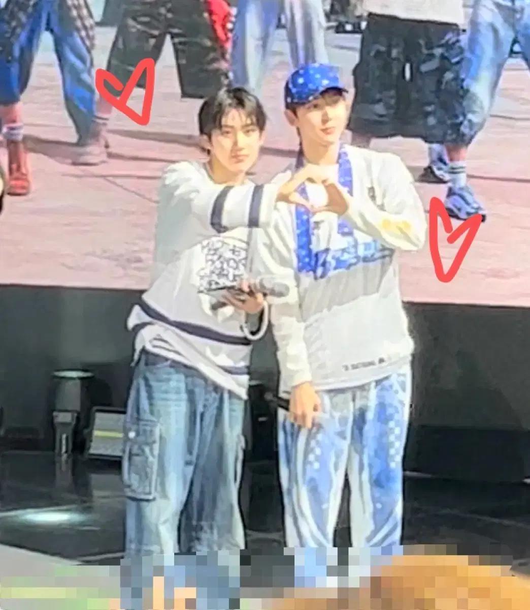 킥플립 계훈동현 1집 싸인폴라 삽니다