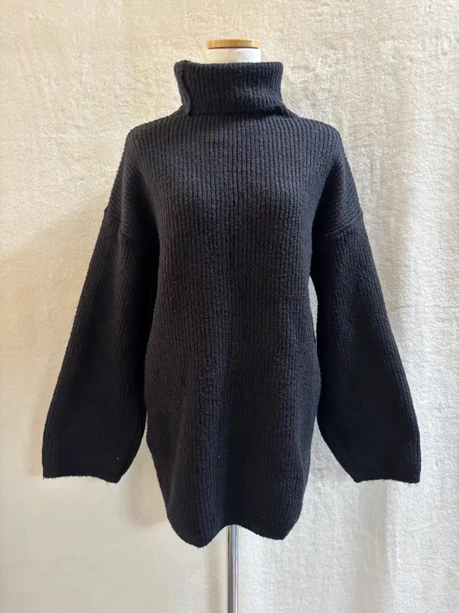 오버핏 폴라 긴팔 박스 니트 원피스