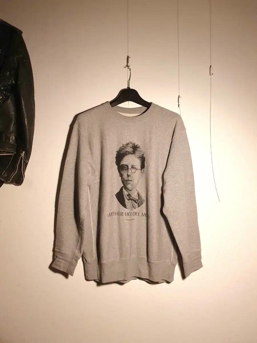 arthur del hope moon sweatshirt