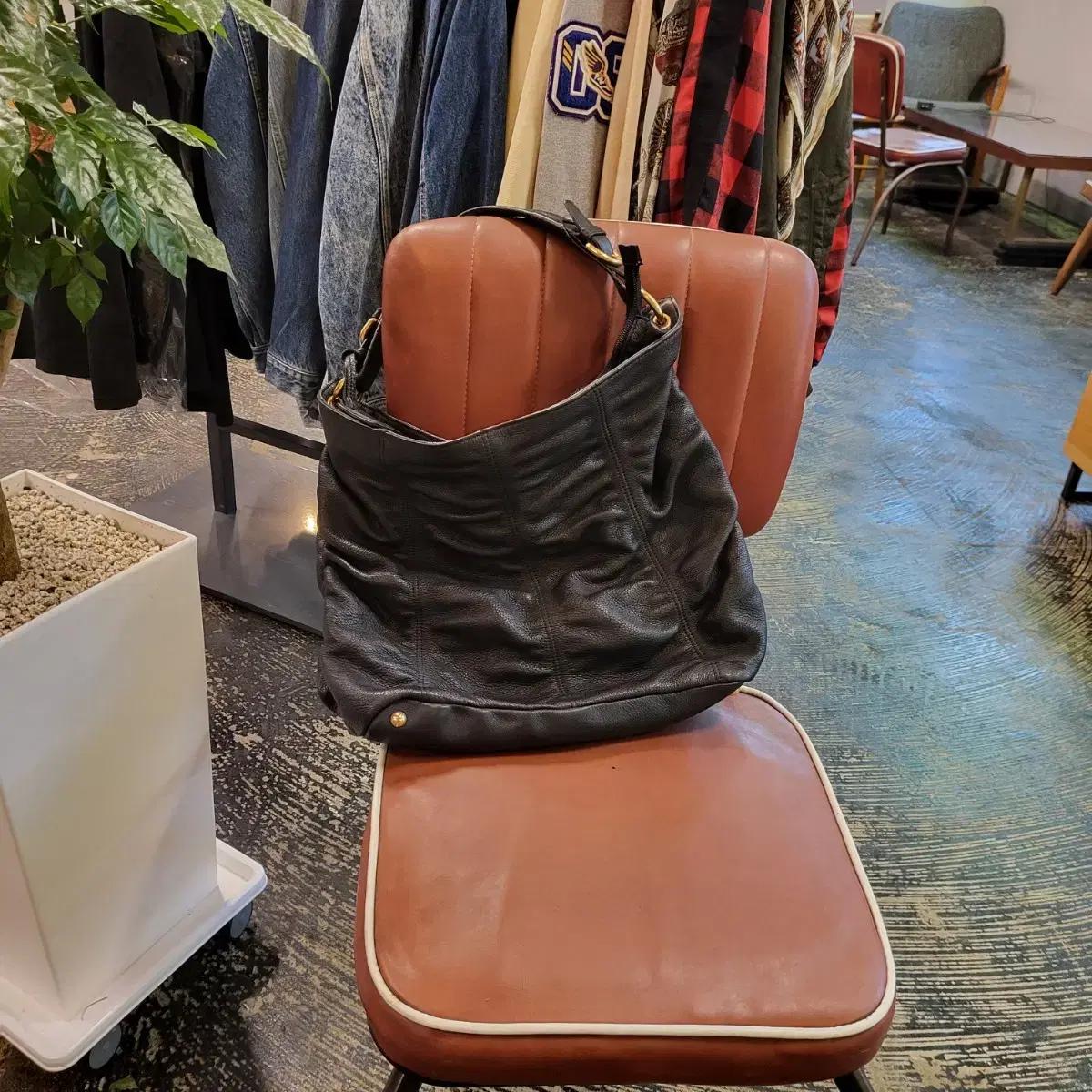 Furla 숄더백 ( made in bulgaria )