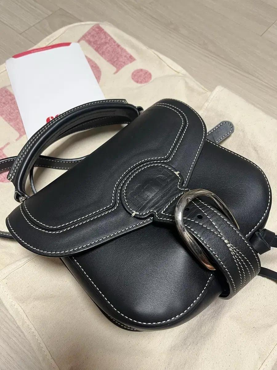 마지막 가격 내림이예요 ))ffroi keaton C bag 프루아 키튼