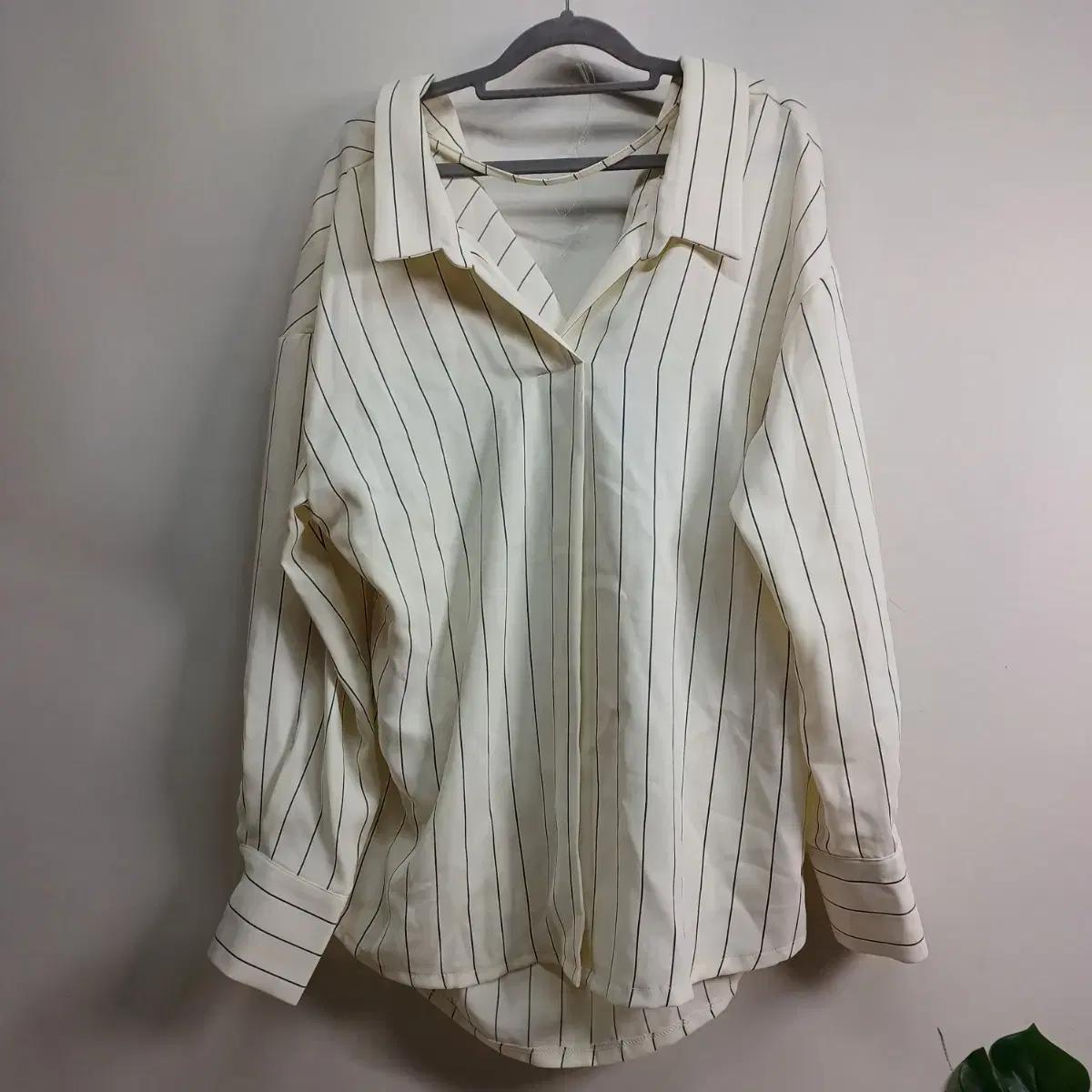 여성 더크로키 스트라이프 셔츠 프리사이즈봄가을  786