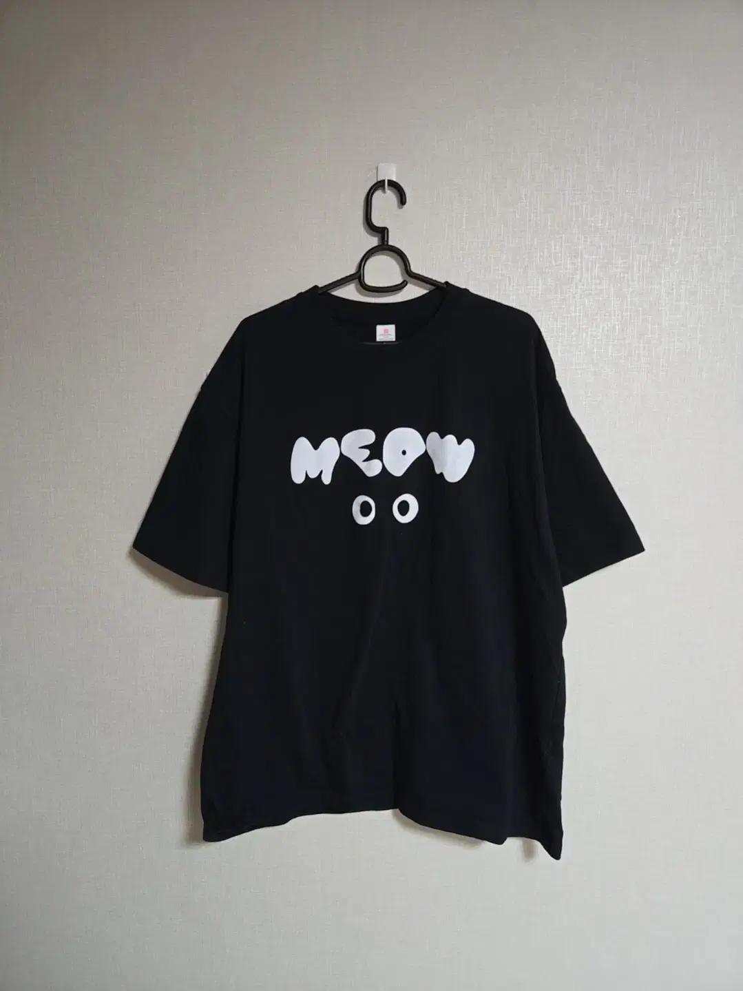 MEOW 검정 반팔티