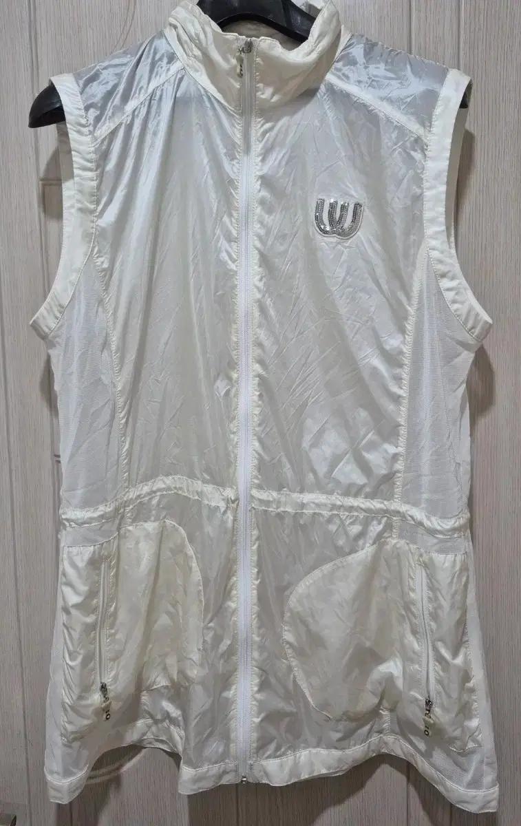 엠유 스포츠 여성 바람막이 조끼ㅡ보관만 한 새상품 (원가 20,30만원대