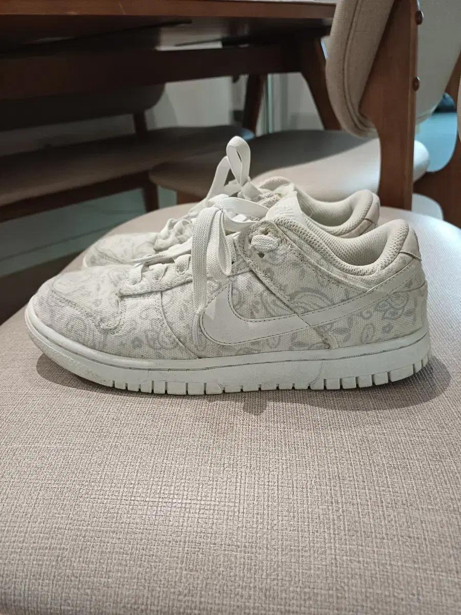 나이키 덩크 로우 페이즐리 운동화 [240]