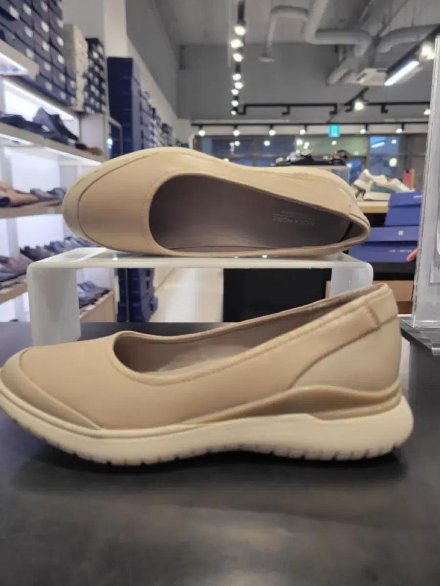 박스 새상품_25만원] 락포트 245 250 단종 슬립온 단화 여성화