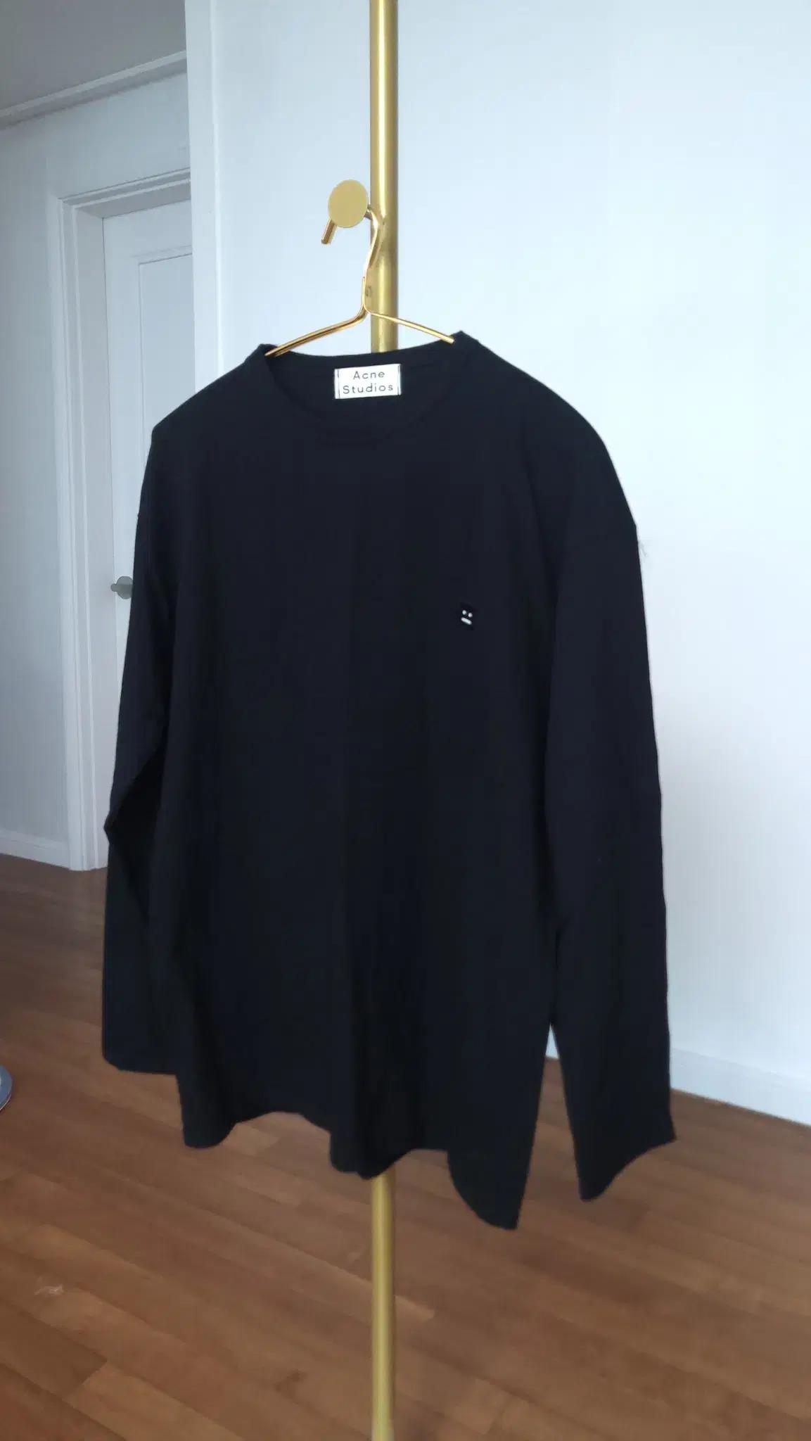 [새상품]Acne Studios 블랙 페이스 패치 긴팔 티셔츠