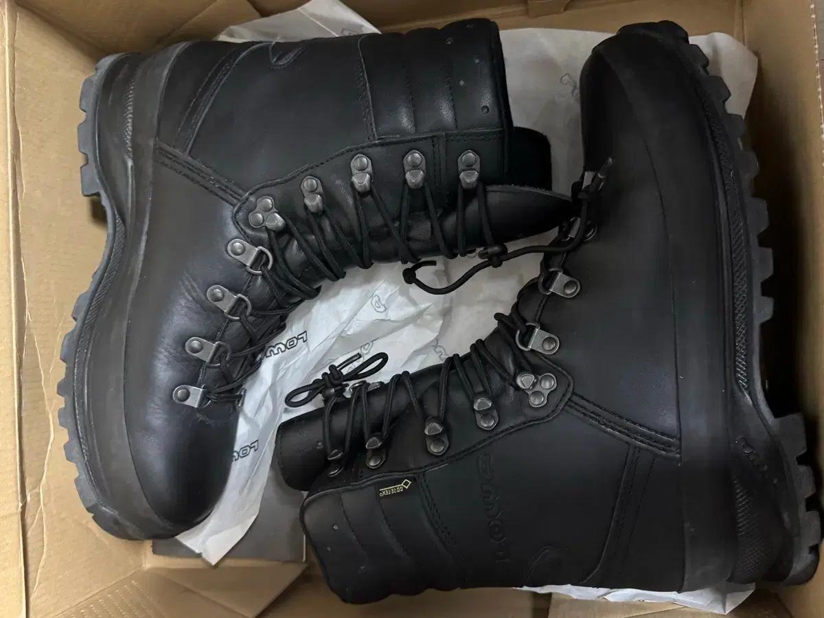 Lowa 로바사 combat gtx 8.5 사이즈 판매합니다