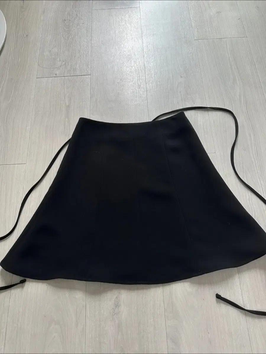 유메르(구 포멀인모먼트) A라인 플레어 스커트 블랙