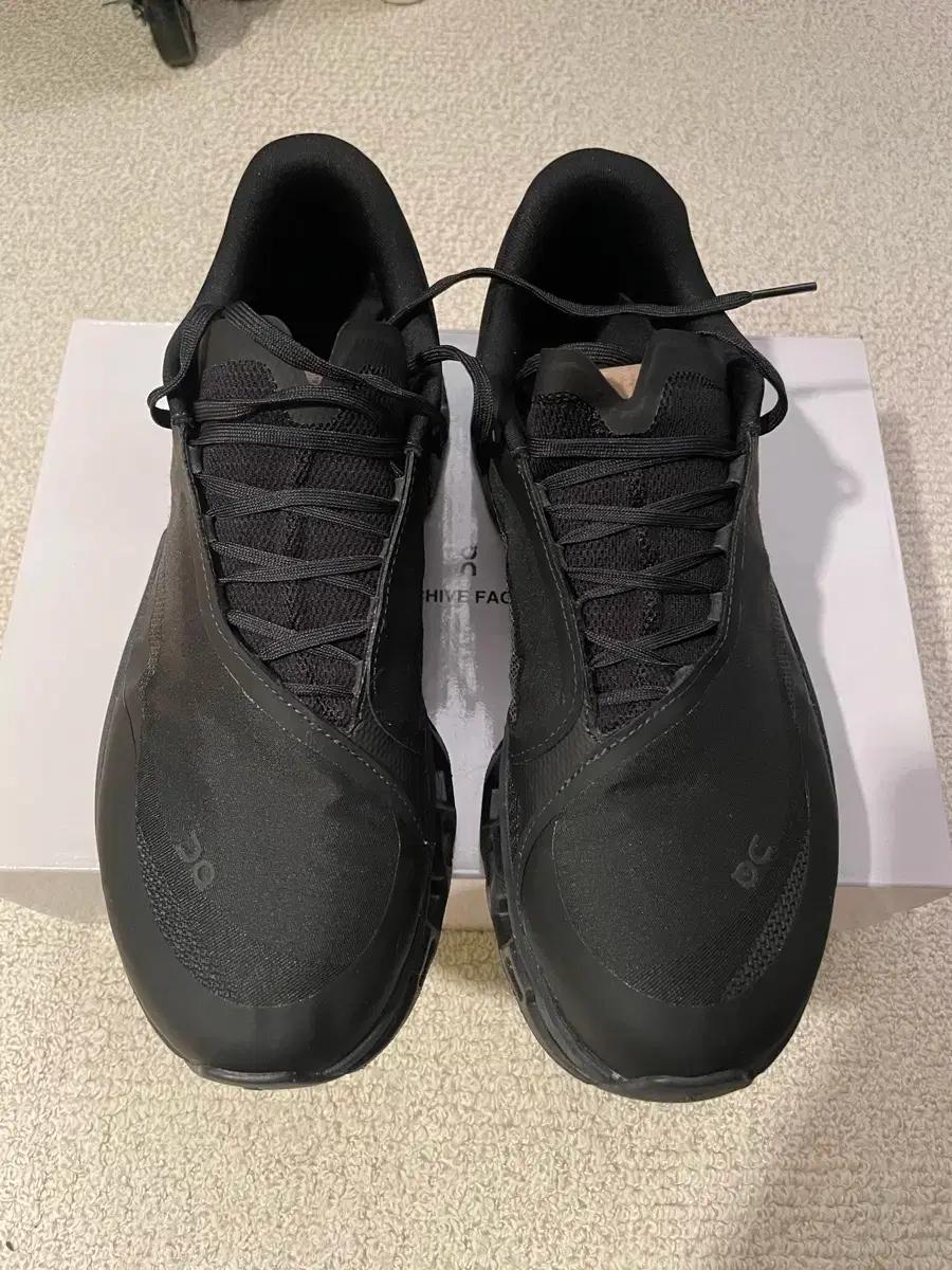 On Running x Post Archive Faction 포스트 아카