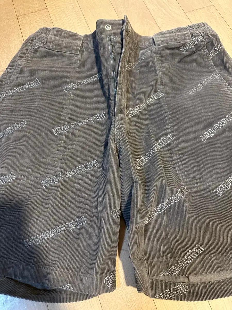 디스이즈네버댓 반바지 L