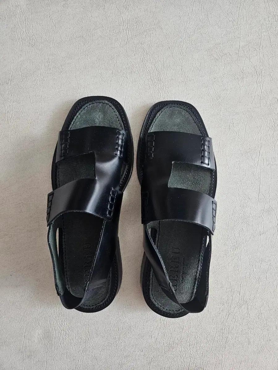 헤레우 라우트 스트랩 샌들 스무스레더 블랙 /40