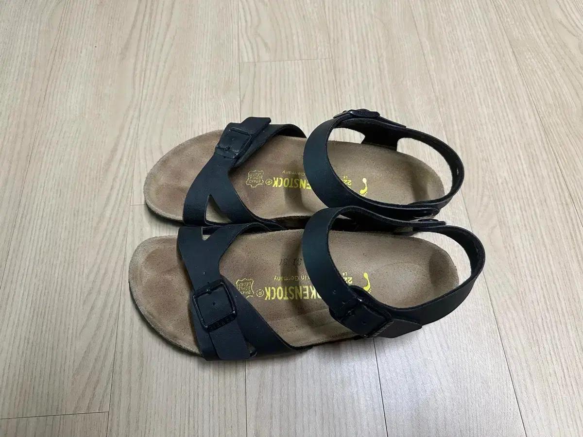 버켄스탁 여성 샌들 블랙레더 225mm