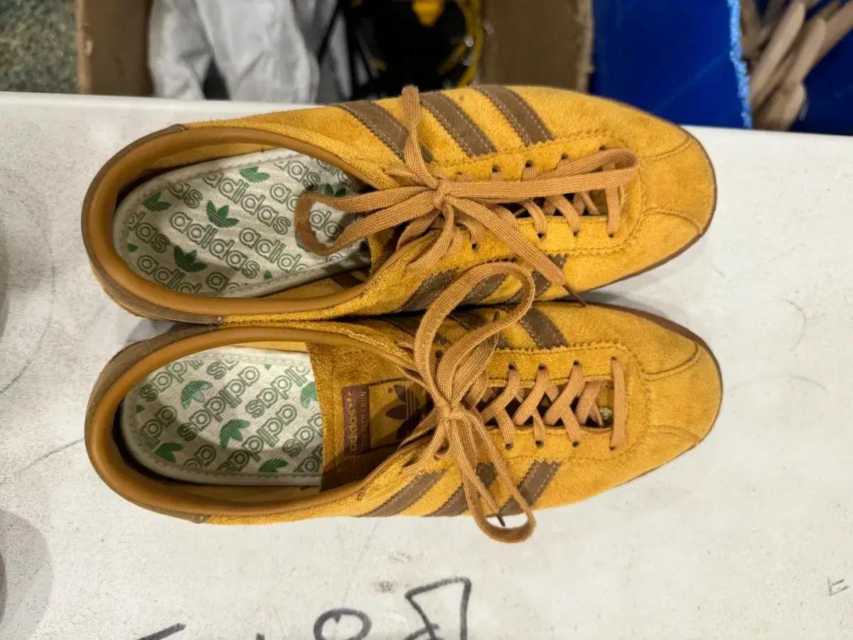 아디다스 삼바 토바코