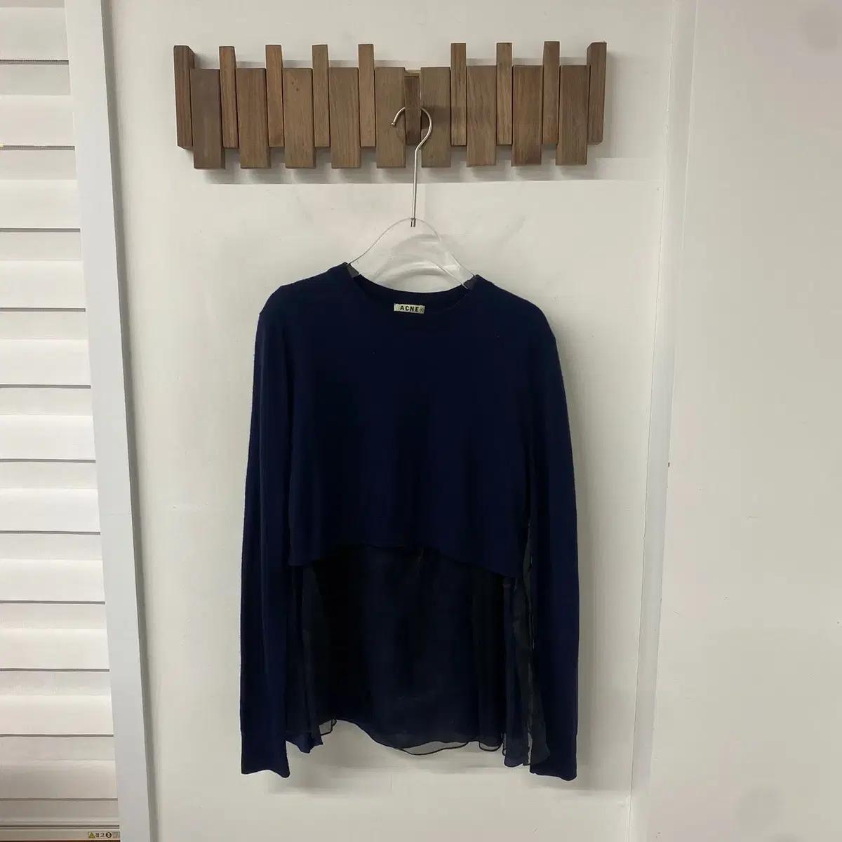 아크네 실크배색 네이비 니트