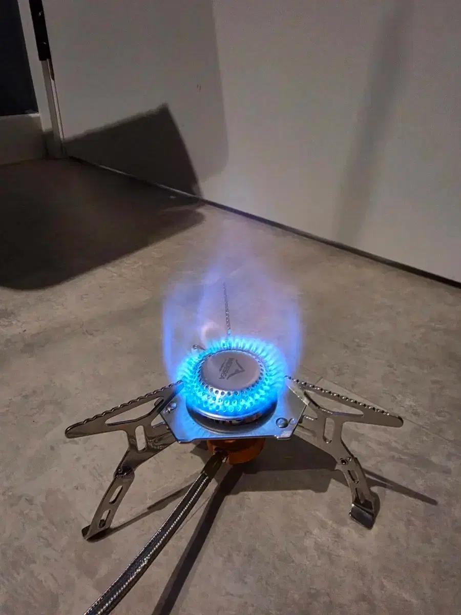 새상품 캠핑 강염 버너 가스레인지 스토브 부탄가스 이소가스