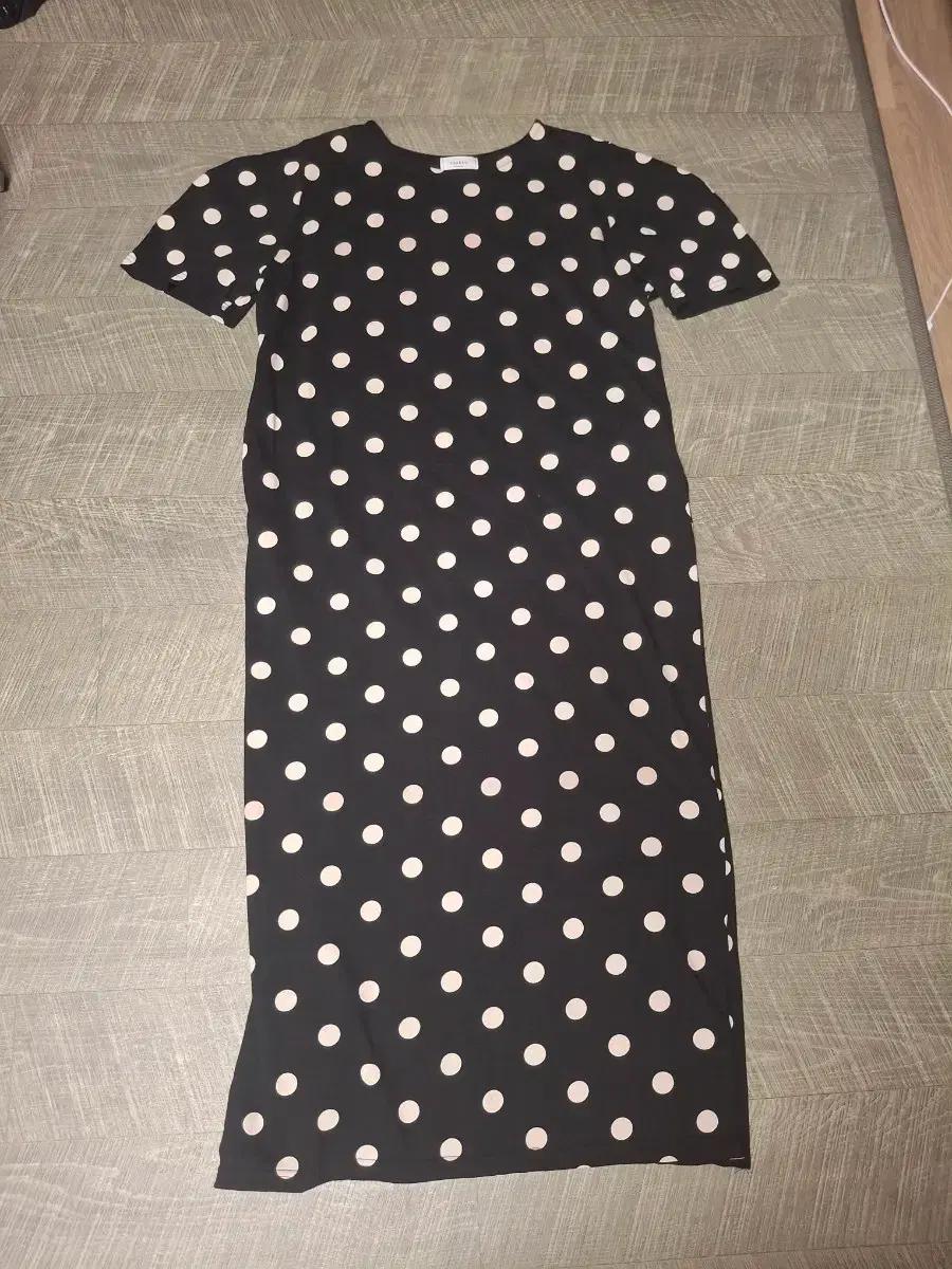 도트 퍼프소매 롱원피스