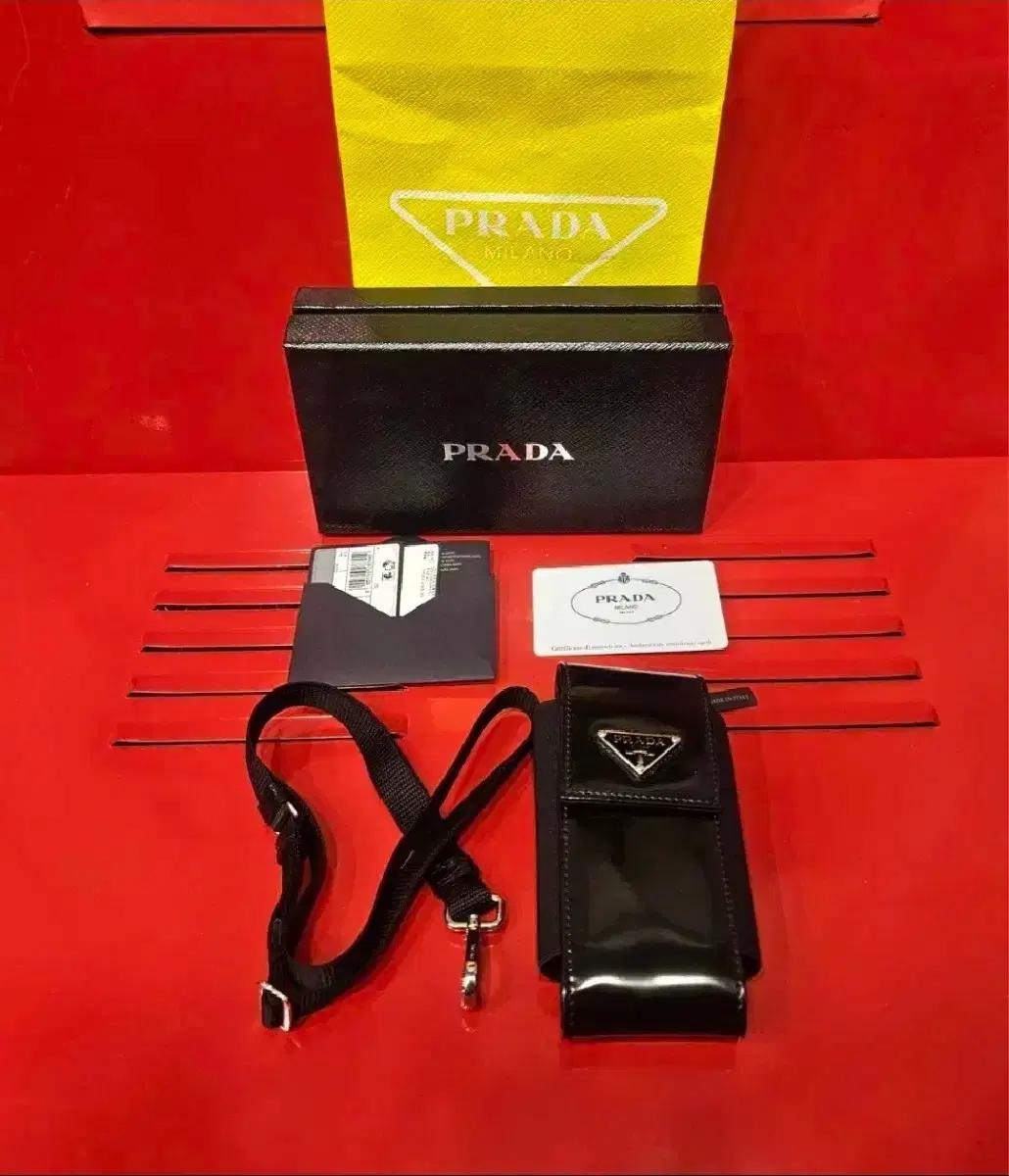 PRADA 프라다 송아지가죽 휴대폰가방Free