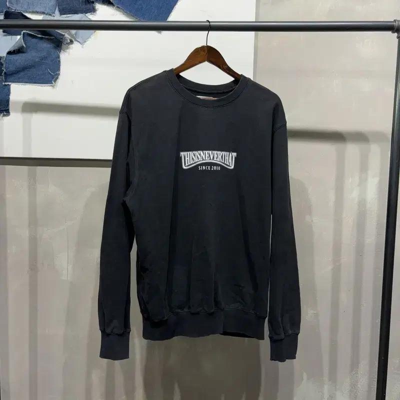 (110) 디스이즈네버댓 스트릿 프린팅 맨투맨 긴팔티