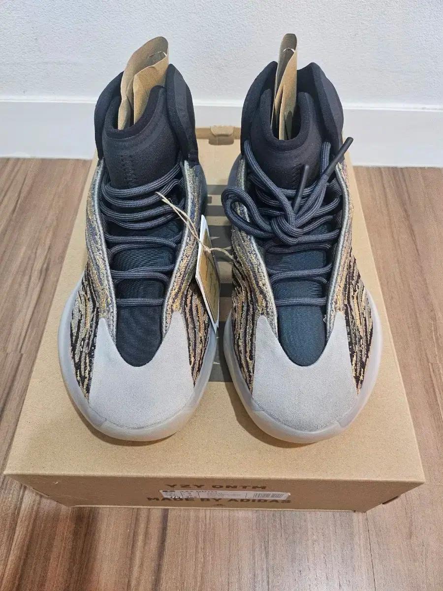 Adidas Yeezy QNTM Amber Tint 사이즈 275