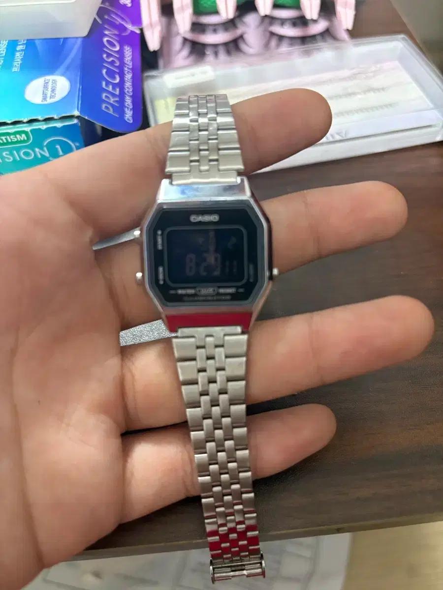 카시오 시계 LA-680WA-1BDF