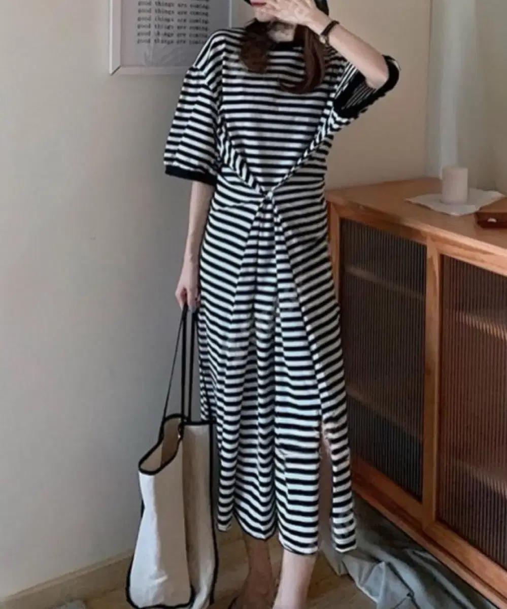 롱반팔 면여름 블랙화이트 루즈핏스트라이프빅사이즈 원피스