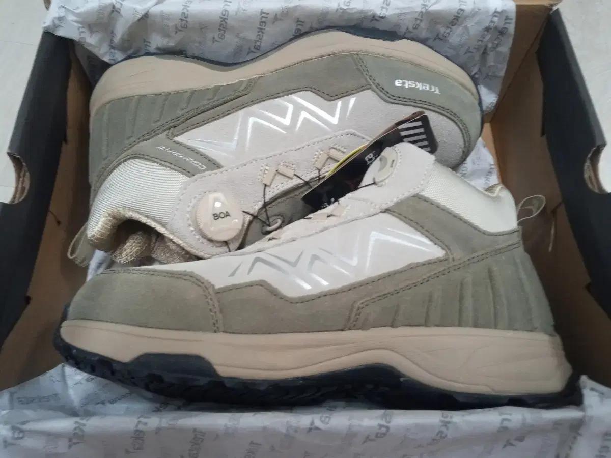 트렉스타 안전화.등산화 270 방수 초경량 미끄럼방지 새제품