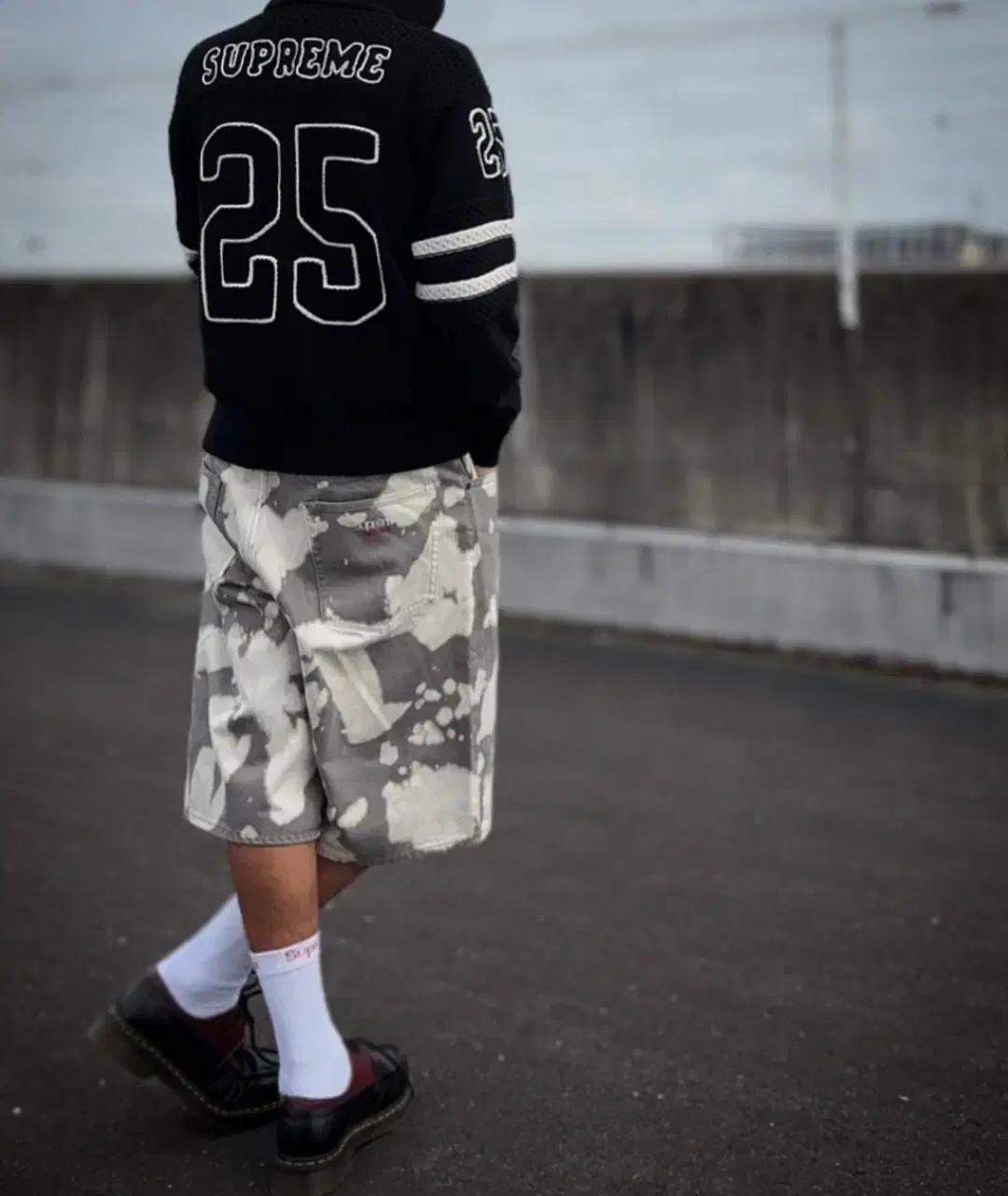 Supreme 슈프림 배기데님 쇼츠 블리치드