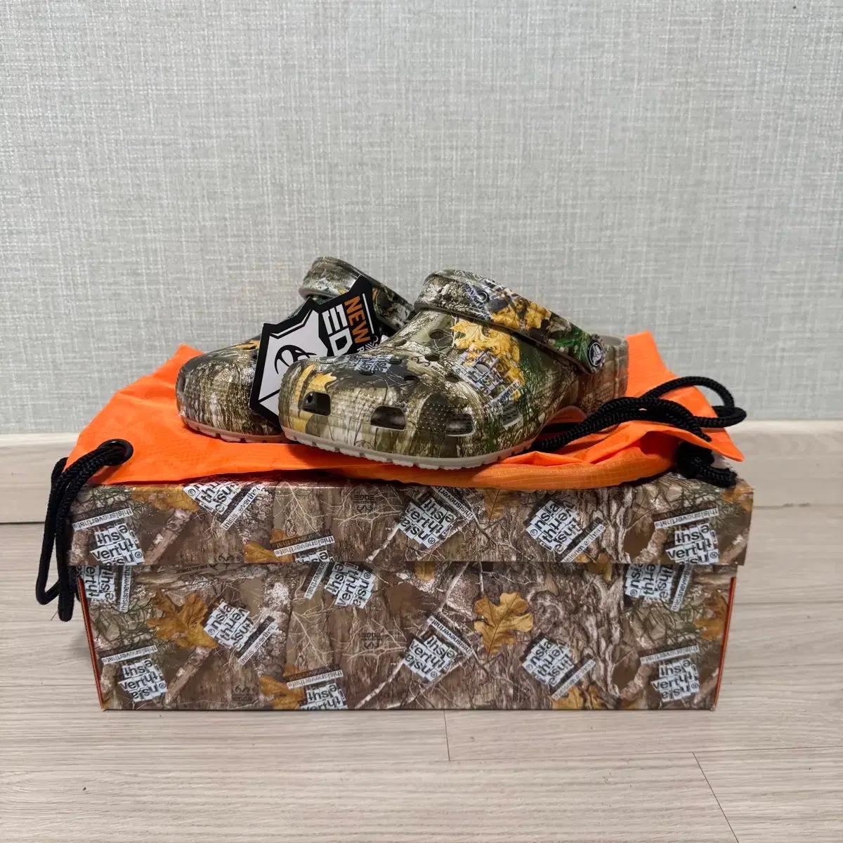 크록스 디스이즈네버댓 240