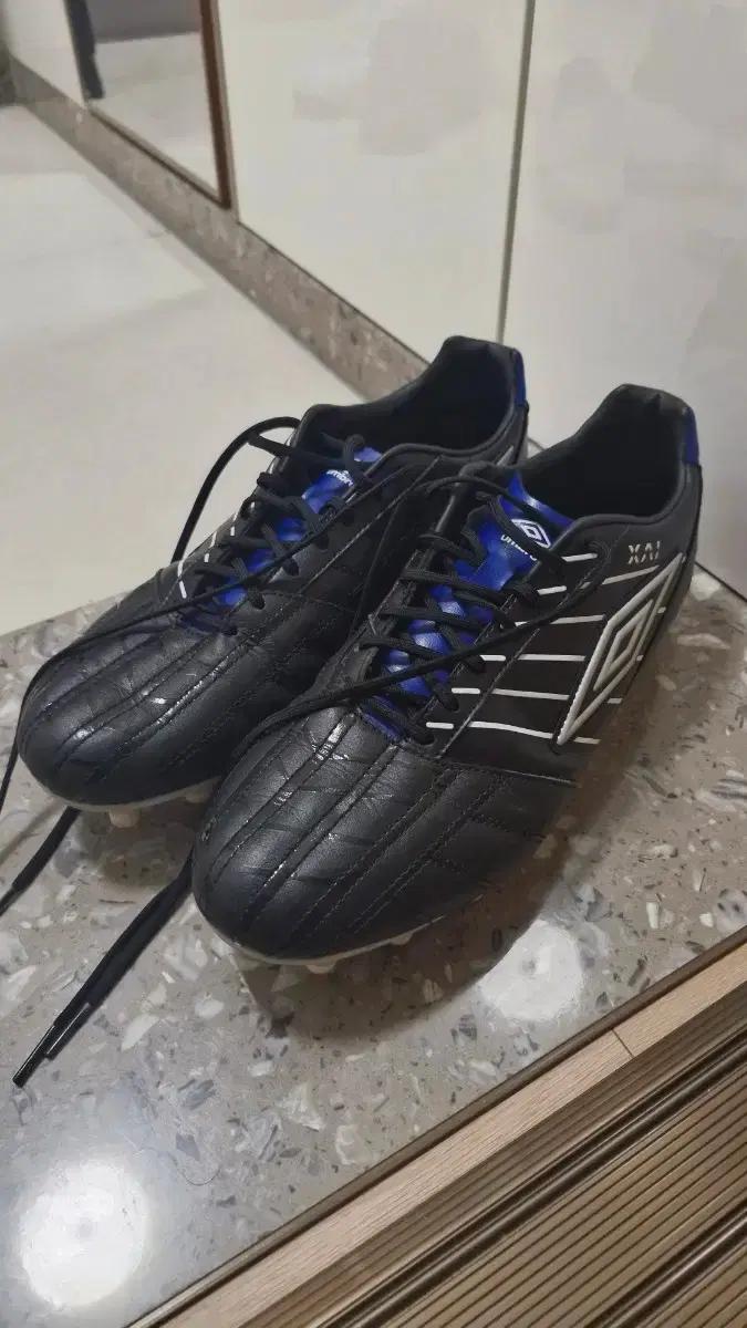 엄브로 트레블 자이 축구화 판매합니다. 275mm